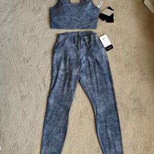 Nike Women's Zenvy Leggings and Top Set